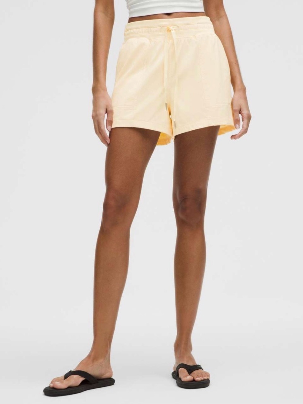 Lululemon Dance Studio High-Rise Short 3.5" Butter Cream Bottoms Pockets Yellow